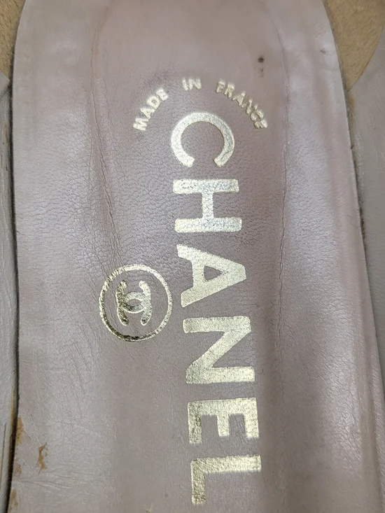 CHANEL Two-Tone Leather Loafers in Black & White. Authentic... - Picture 6 of 10